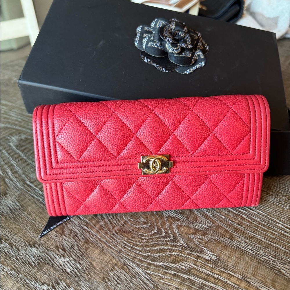 Chanel boy wallet